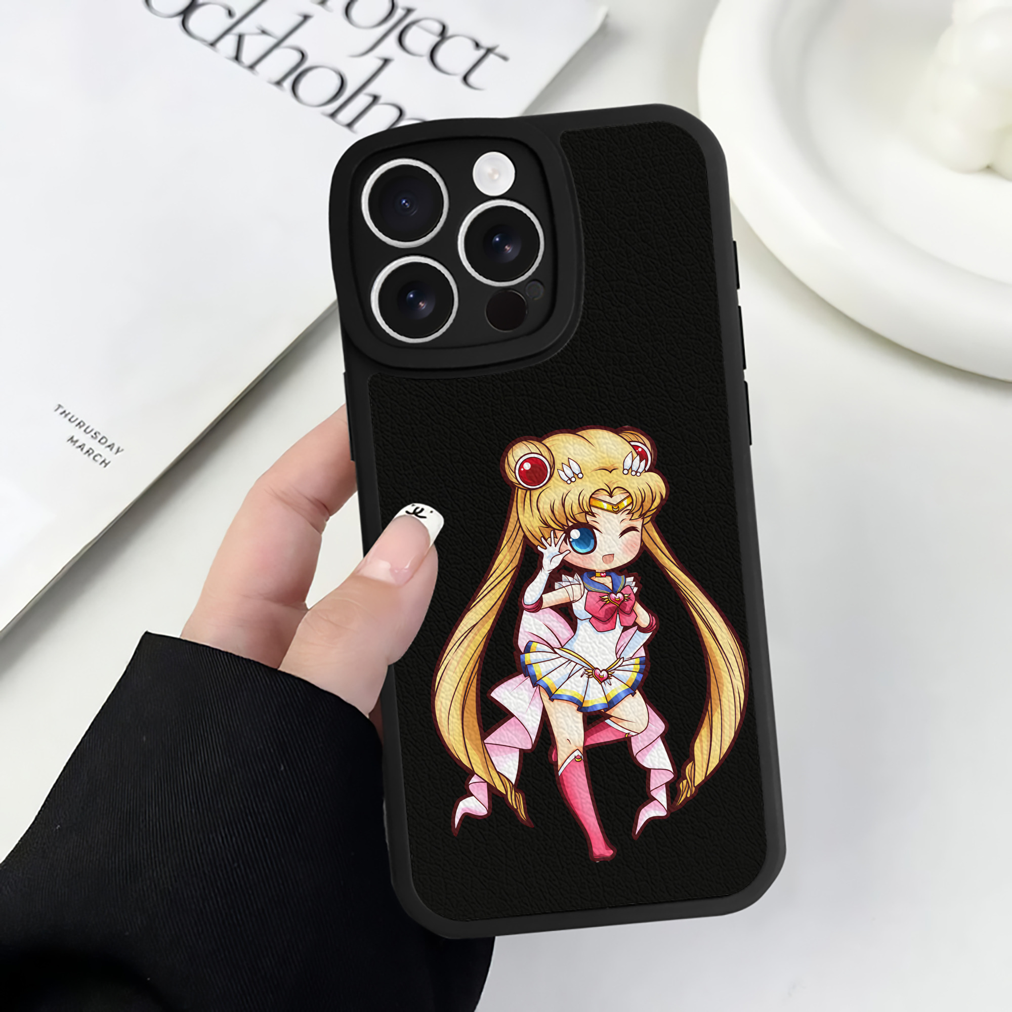 （画像用） 美少女戦士セーラームーン 月野 うさぎ つきの うさぎ Sailor Moon Tsukino Usagi 【iPhone 16シリーズ対応】シリコンスマホケース（レザー調） 材質：シリコン